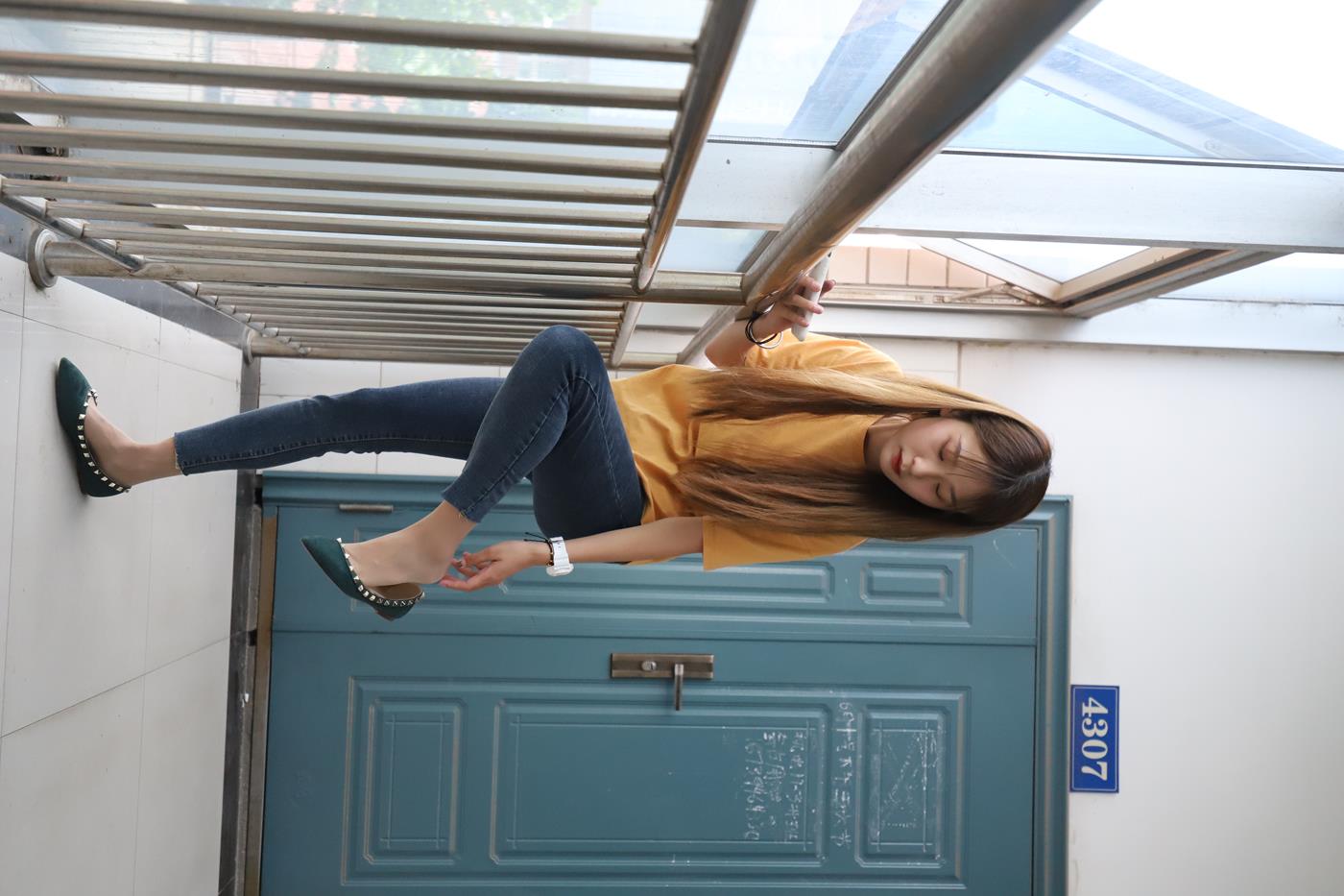 图片[39]-大西瓜爱牙膏-2020 01X活动 模特1（一） 教室牛仔裤里丝 (1) [84P] – 速更版-美库