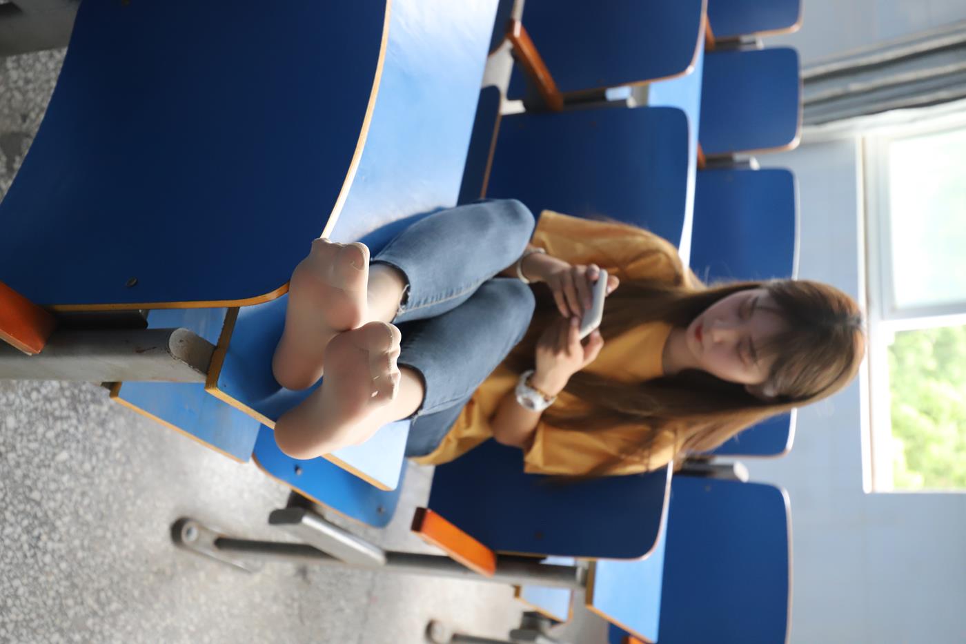 图片[32]-大西瓜爱牙膏-2020 01X活动 模特1（一） 教室牛仔裤里丝 (2) [70P] – 速更版-美库