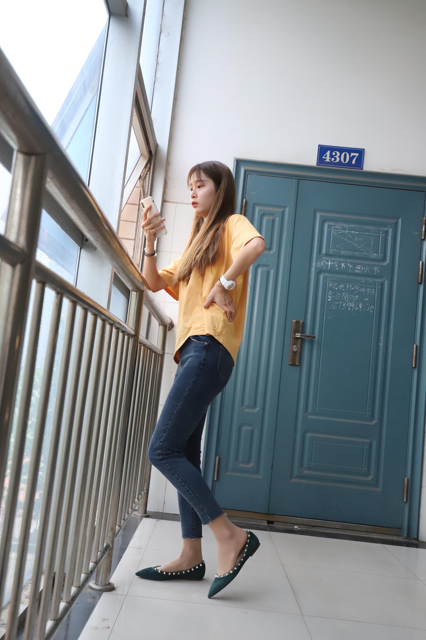 图片[44]-大西瓜爱牙膏-2020 01X活动 模特1（一） 教室牛仔裤里丝 (1) [84P] – 速更版-美库