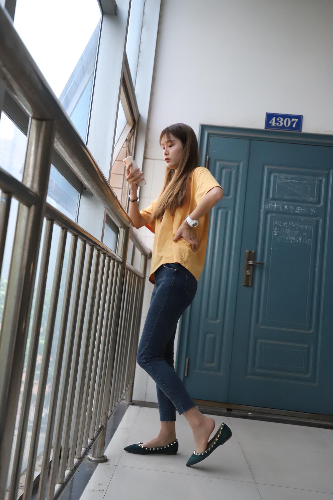 图片[45]-大西瓜爱牙膏-2020 01X活动 模特1（一） 教室牛仔裤里丝 (1) [84P] – 速更版-美库