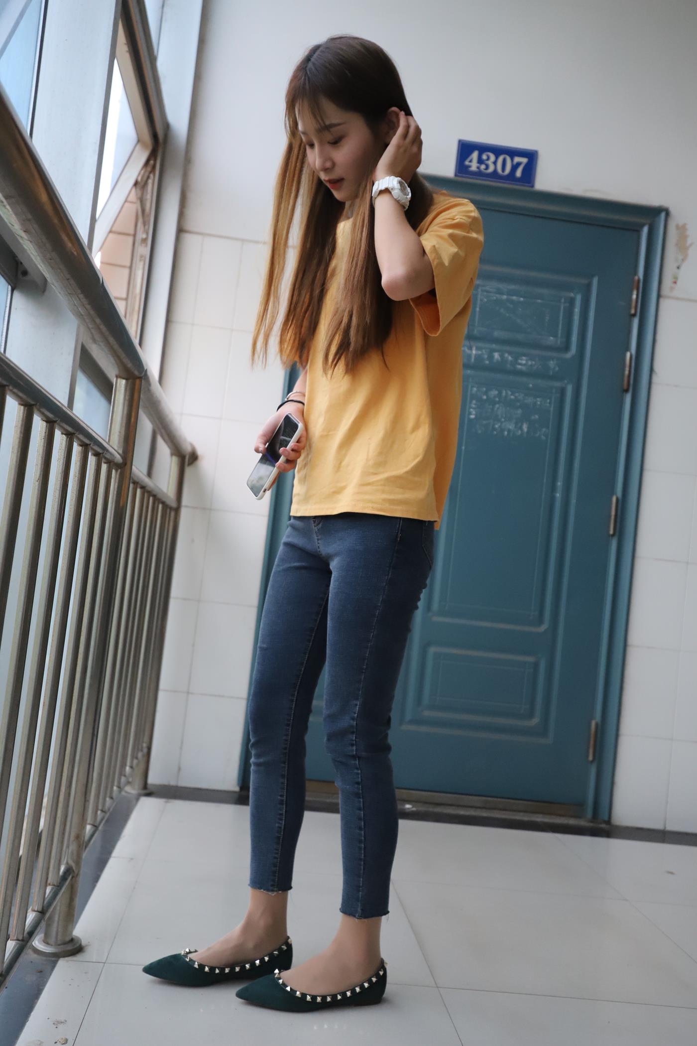 图片[47]-大西瓜爱牙膏-2020 01X活动 模特1（一） 教室牛仔裤里丝 (1) [84P] – 速更版-美库