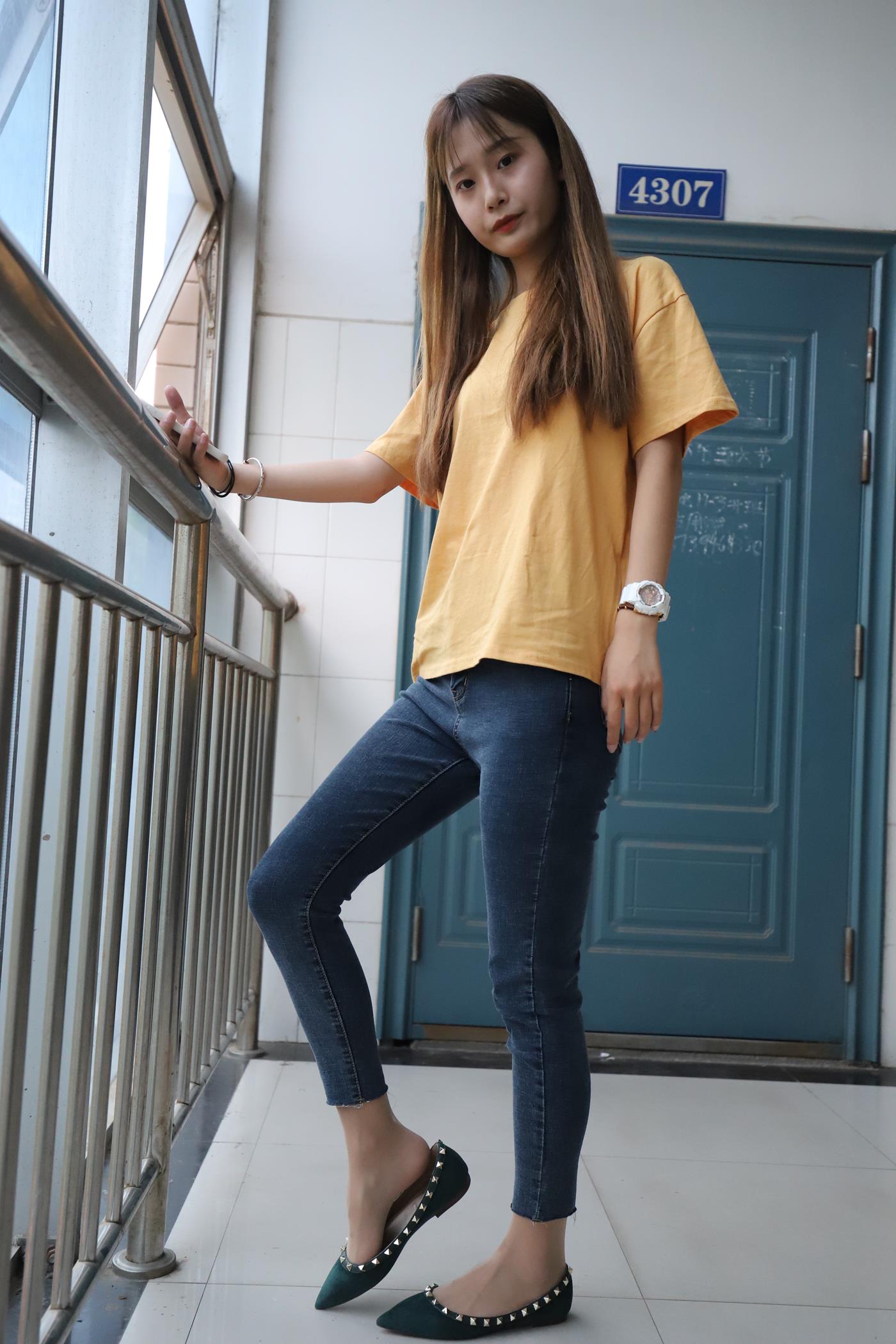 图片[48]-大西瓜爱牙膏-2020 01X活动 模特1（一） 教室牛仔裤里丝 (1) [84P] – 速更版-美库