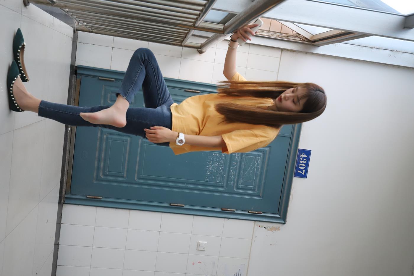 图片[49]-大西瓜爱牙膏-2020 01X活动 模特1（一） 教室牛仔裤里丝 (1) [84P] – 速更版-美库