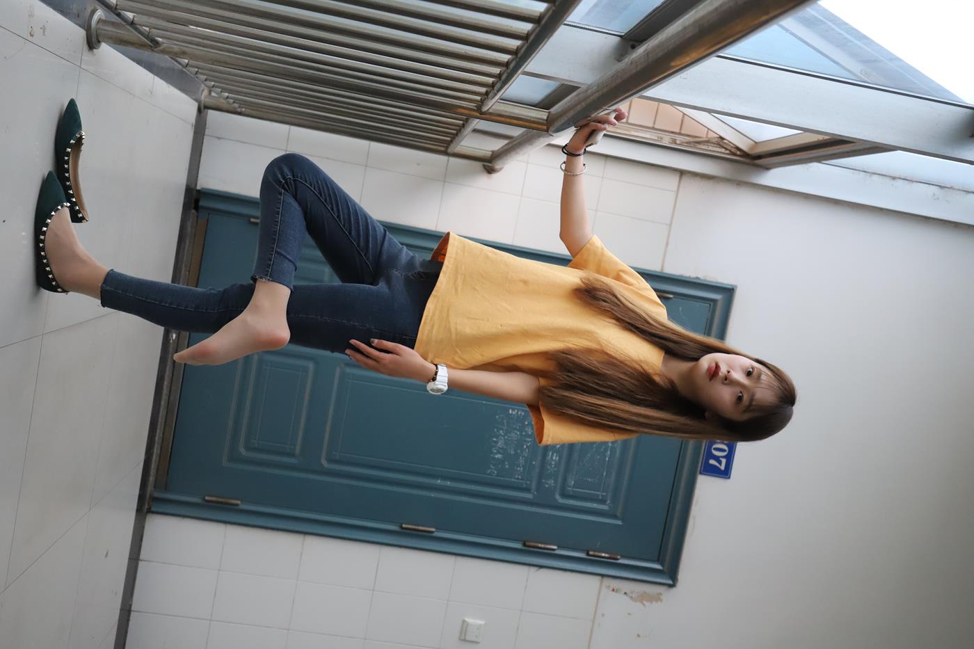 图片[50]-大西瓜爱牙膏-2020 01X活动 模特1（一） 教室牛仔裤里丝 (1) [84P] – 速更版-美库