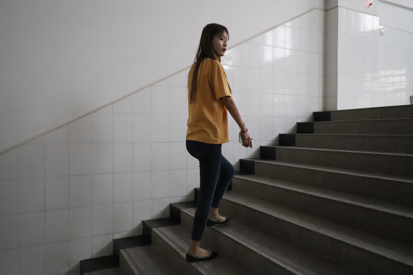 图片[55]-大西瓜爱牙膏-2020 01X活动 模特1（一） 教室牛仔裤里丝 (1) [84P] – 速更版-美库