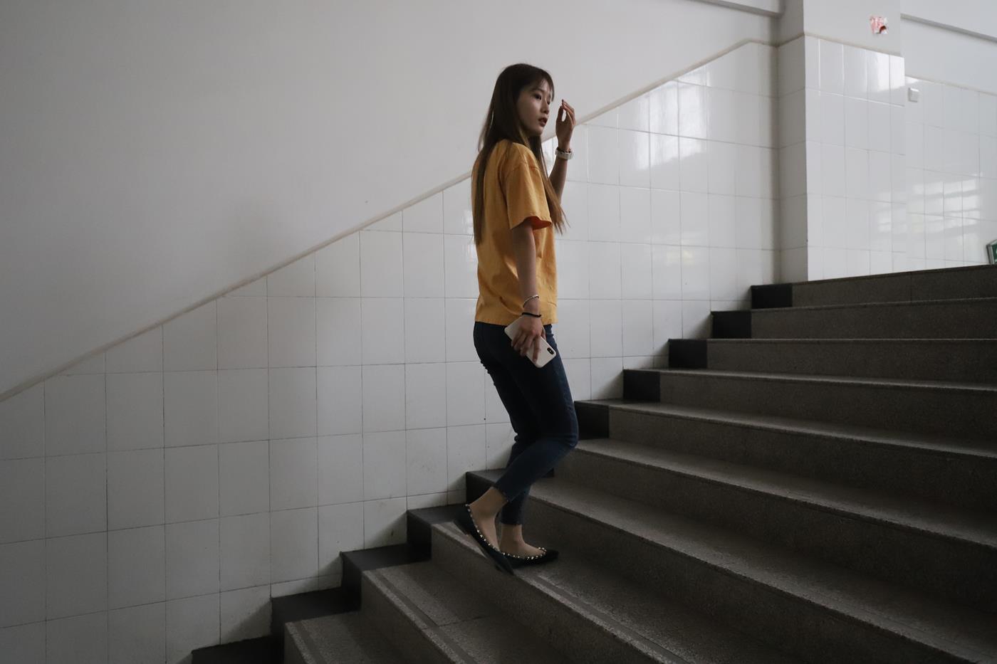 图片[56]-大西瓜爱牙膏-2020 01X活动 模特1（一） 教室牛仔裤里丝 (1) [84P] – 速更版-美库