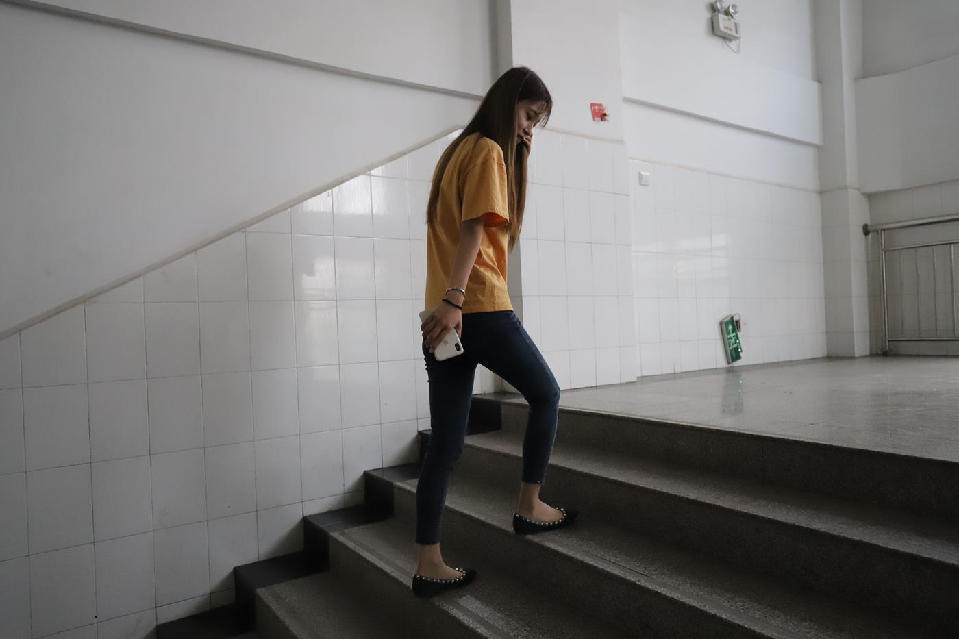 图片[58]-大西瓜爱牙膏-2020 01X活动 模特1（一） 教室牛仔裤里丝 (1) [84P] – 速更版-美库