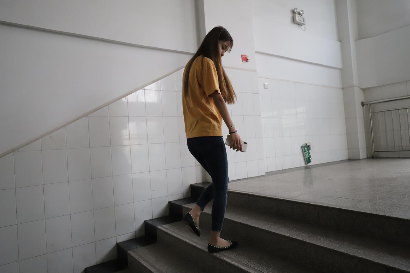 图片[59]-大西瓜爱牙膏-2020 01X活动 模特1（一） 教室牛仔裤里丝 (1) [84P] – 速更版-美库