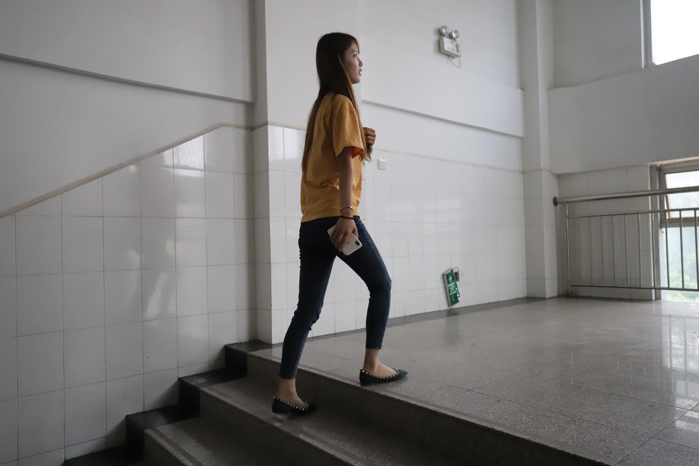 图片[60]-大西瓜爱牙膏-2020 01X活动 模特1（一） 教室牛仔裤里丝 (1) [84P] – 速更版-美库