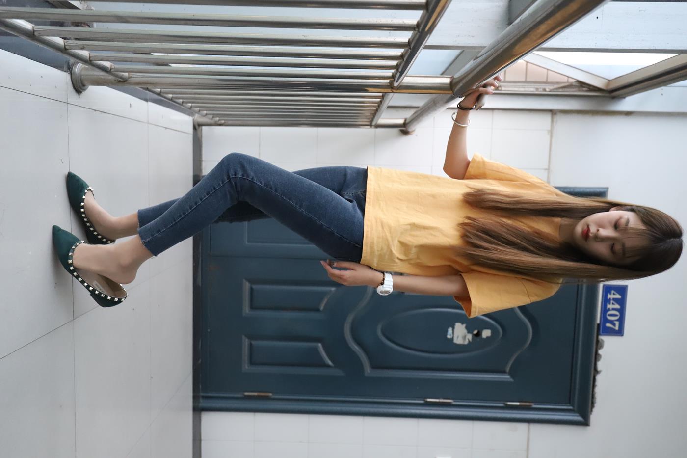 图片[72]-大西瓜爱牙膏-2020 01X活动 模特1（一） 教室牛仔裤里丝 (1) [84P] – 速更版-美库