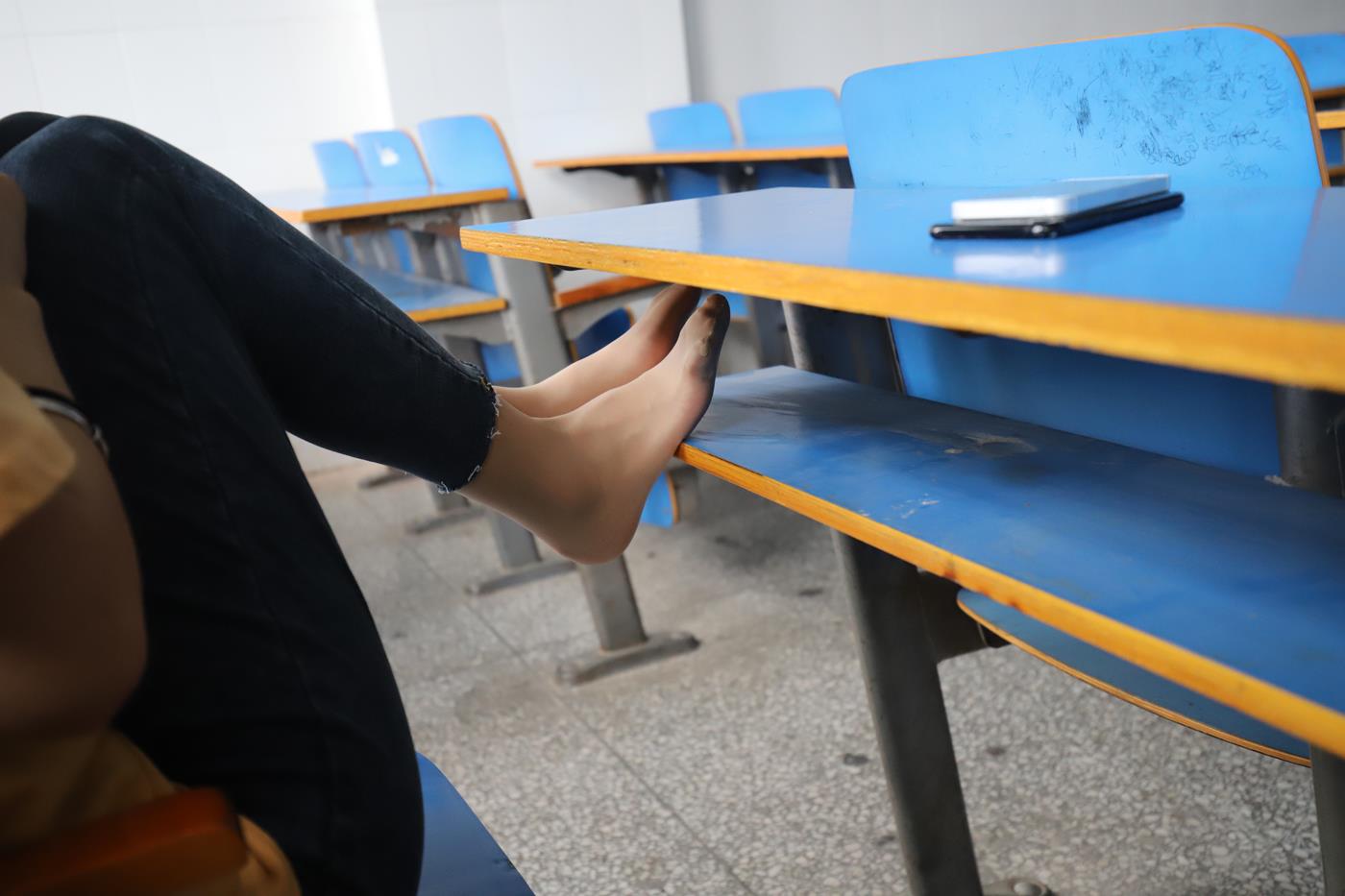 图片[69]-大西瓜爱牙膏-2020 01X活动 模特1（一） 教室牛仔裤里丝 (2) [70P] – 速更版-美库