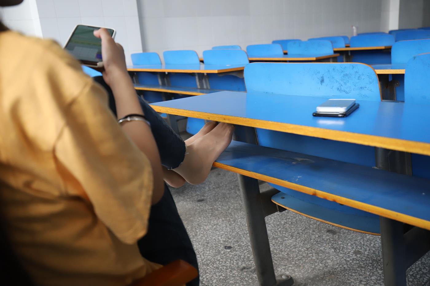 图片[70]-大西瓜爱牙膏-2020 01X活动 模特1（一） 教室牛仔裤里丝 (2) [70P] – 速更版-美库