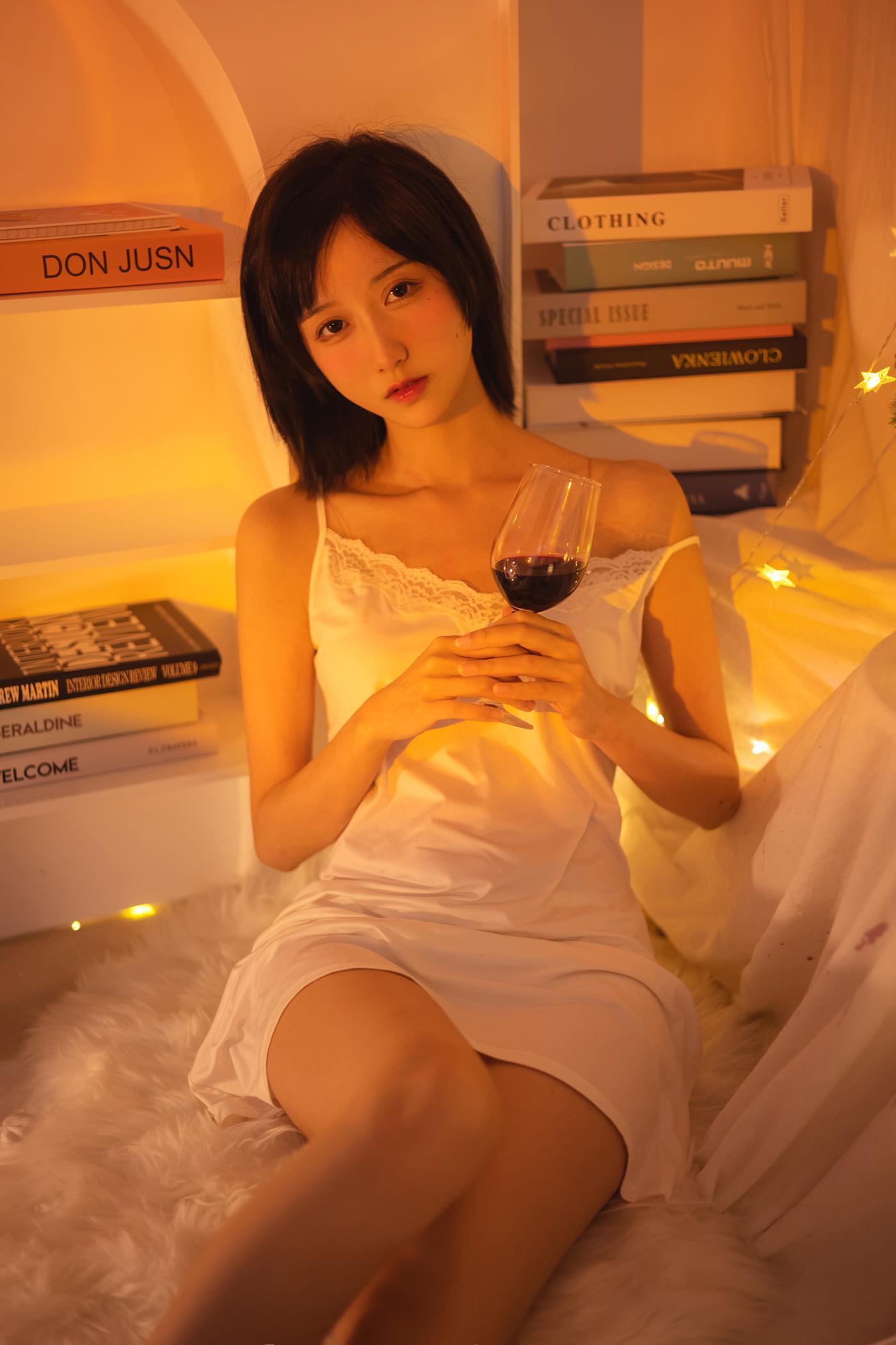 图片[17]-萌系小姐姐木绵绵OwO 049 红酒好喝 [28P] – 速更版-美库