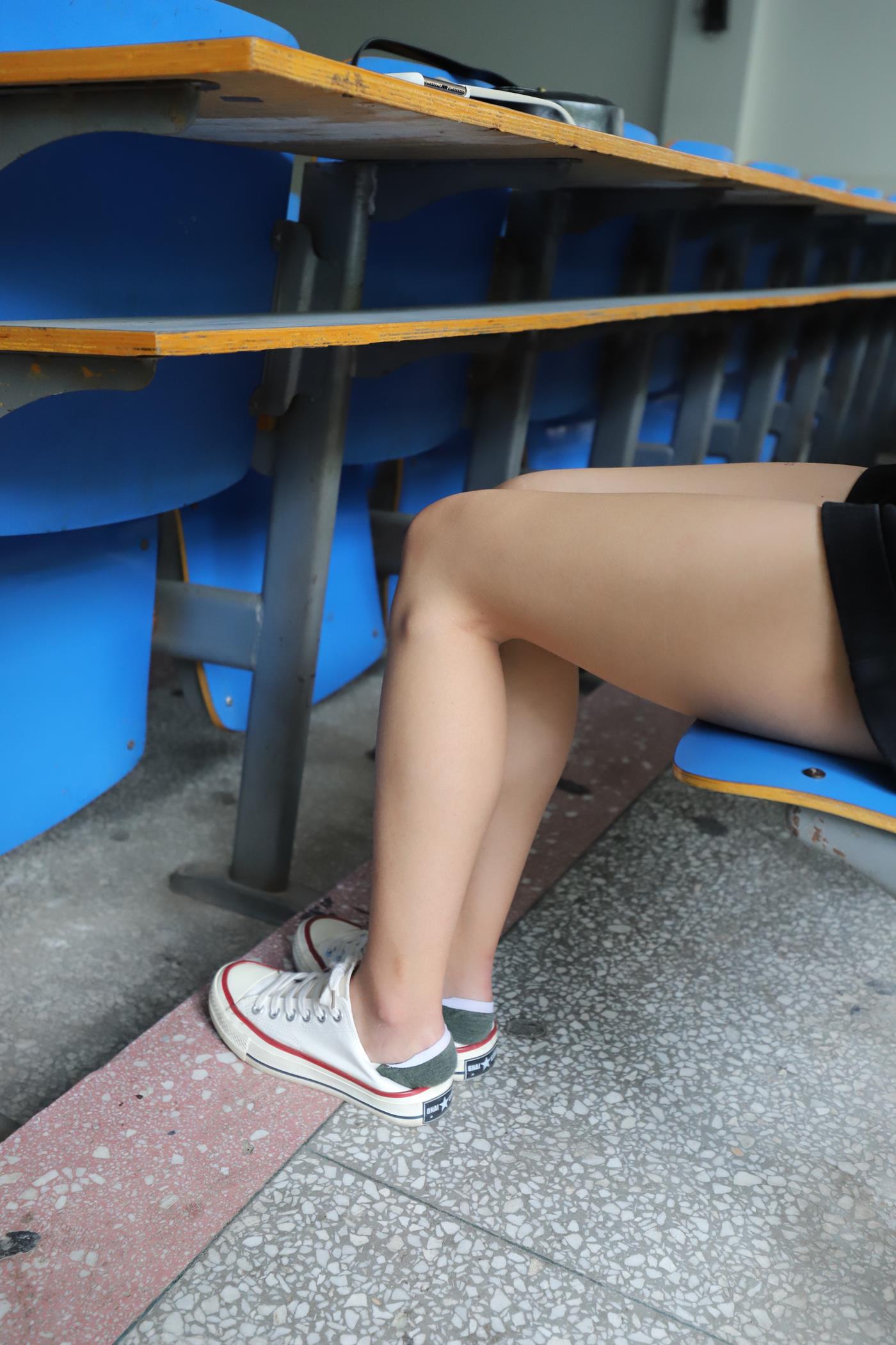 图片[17]-大西瓜爱牙膏-2020 01X活动 模特1（一） 教室热裤短袜 (1) [72P] – 速更版-美库