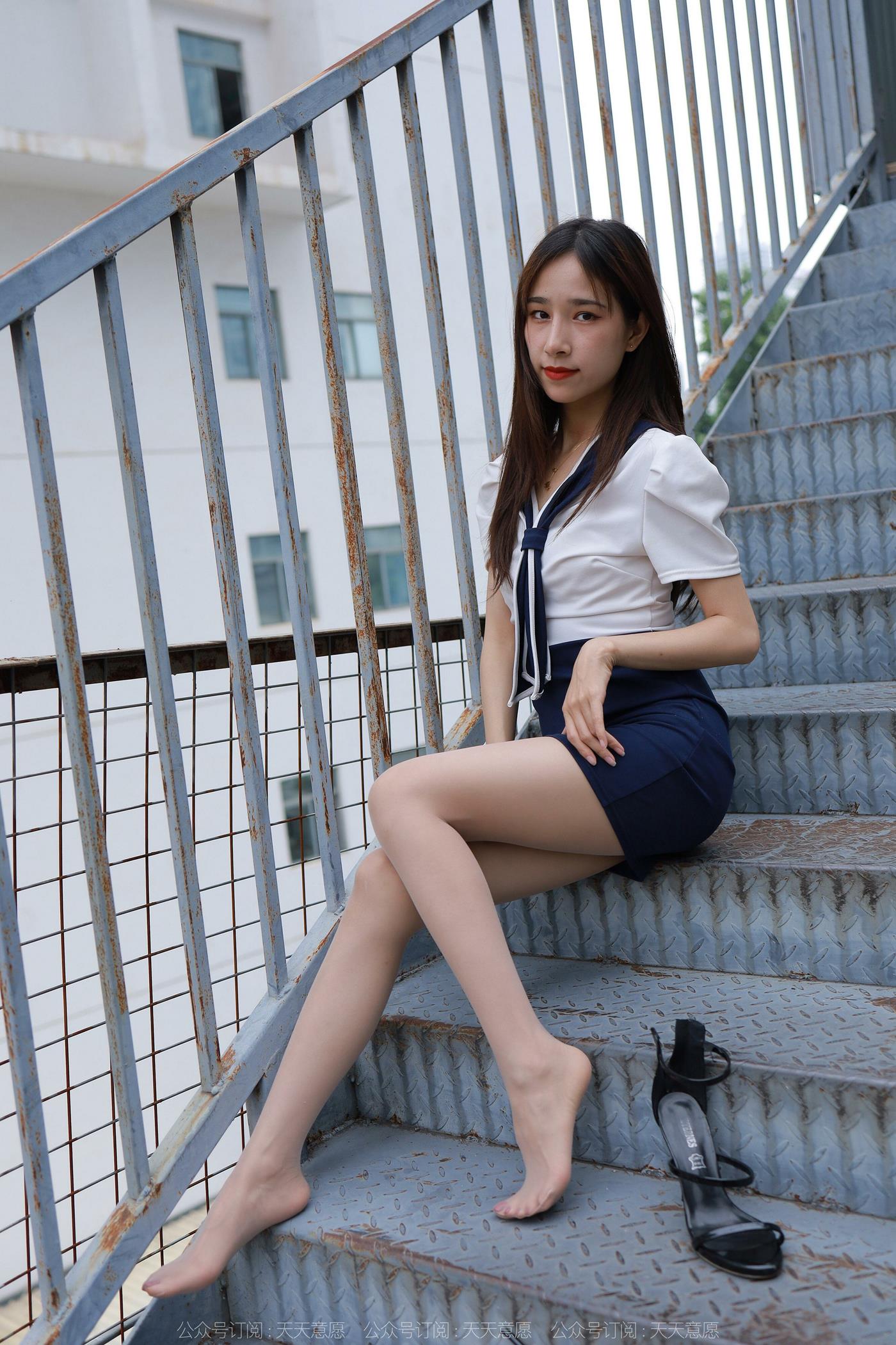 图片[33]-[IESS异思趣向] 2022.06.20 丝享家1123：美子《楼梯上的美腿》[88P] – 速更版-美库