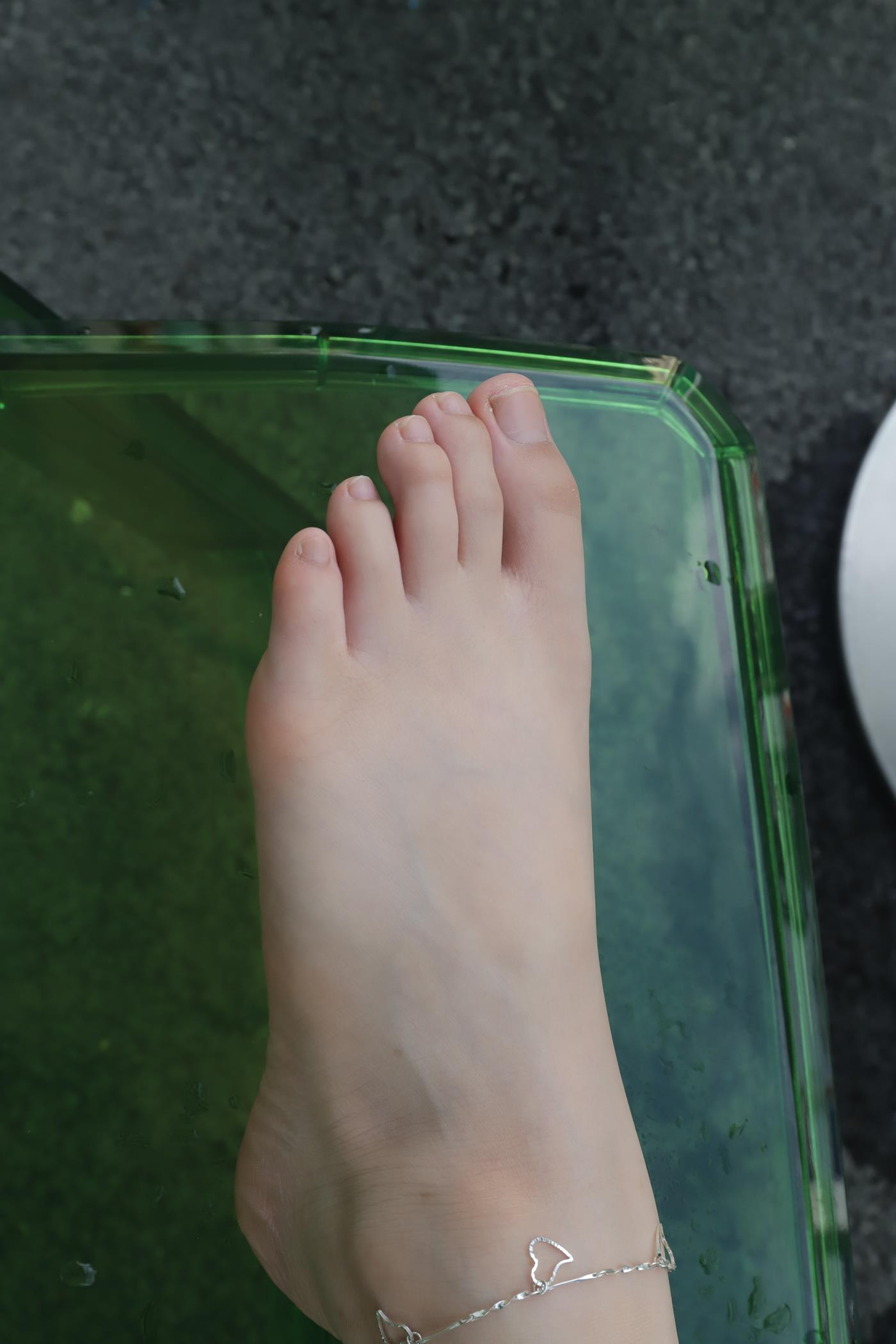 图片[13]-Pary摄影 NO.002 大学生女神素萍的38码修长美脚 (1) [84P] – 速更版-美库