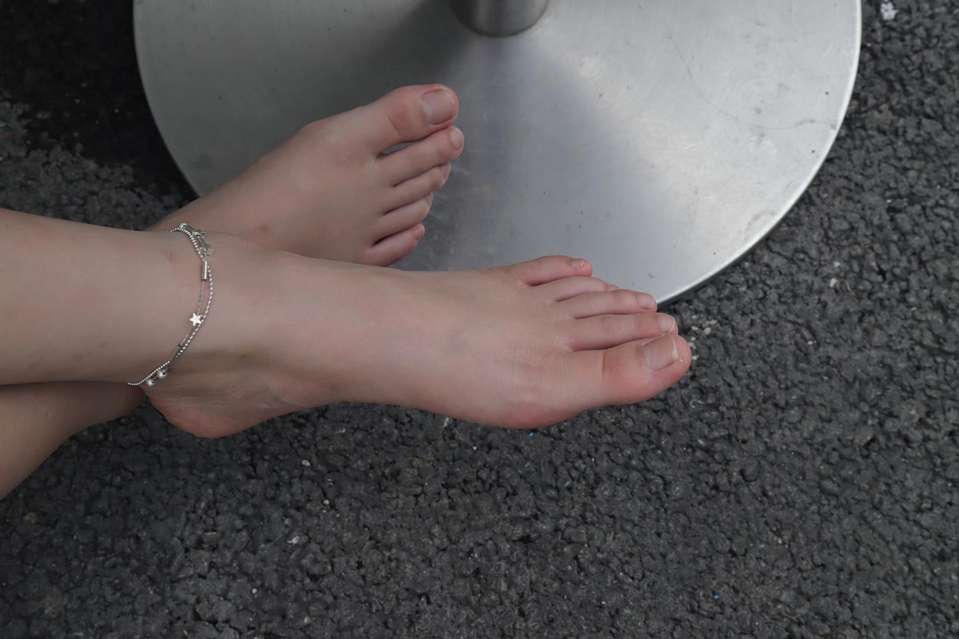 图片[39]-Pary摄影 NO.002 大学生女神素萍的38码修长美脚 (1) [84P] – 速更版-美库