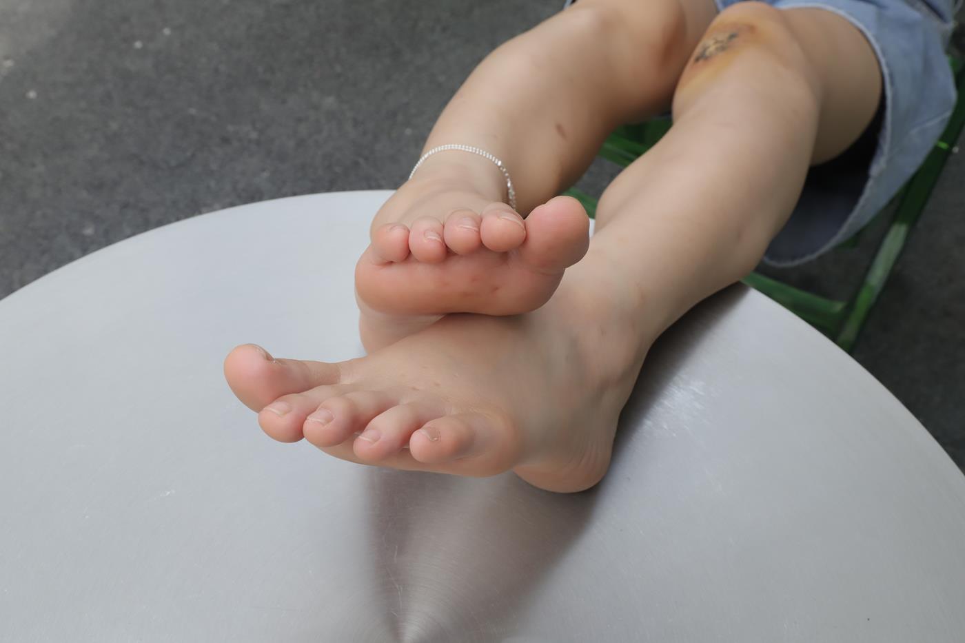 图片[84]-Pary摄影 NO.002 大学生女神素萍的38码修长美脚 (2) [87P] – 速更版-美库