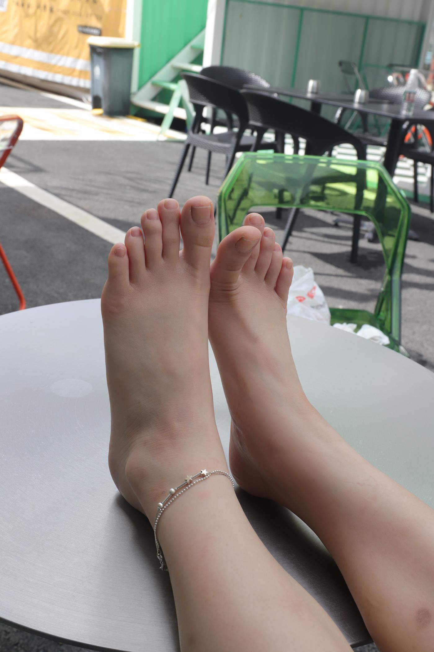 图片[81]-Pary摄影 NO.002 大学生女神素萍的38码修长美脚 (1) [84P] – 速更版-美库