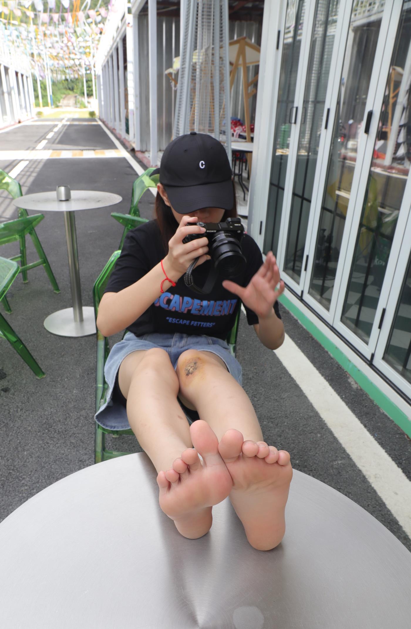 图片[82]-Pary摄影 NO.002 大学生女神素萍的38码修长美脚 (1) [84P] – 速更版-美库