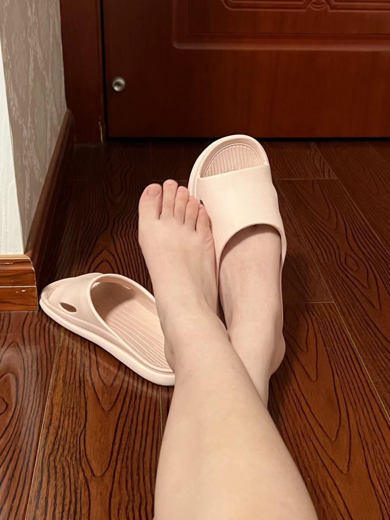 图片[26]-[誉铭传媒]袜足摄影 2022年《8月整合福利》(2) [56P] – 速更版-美库