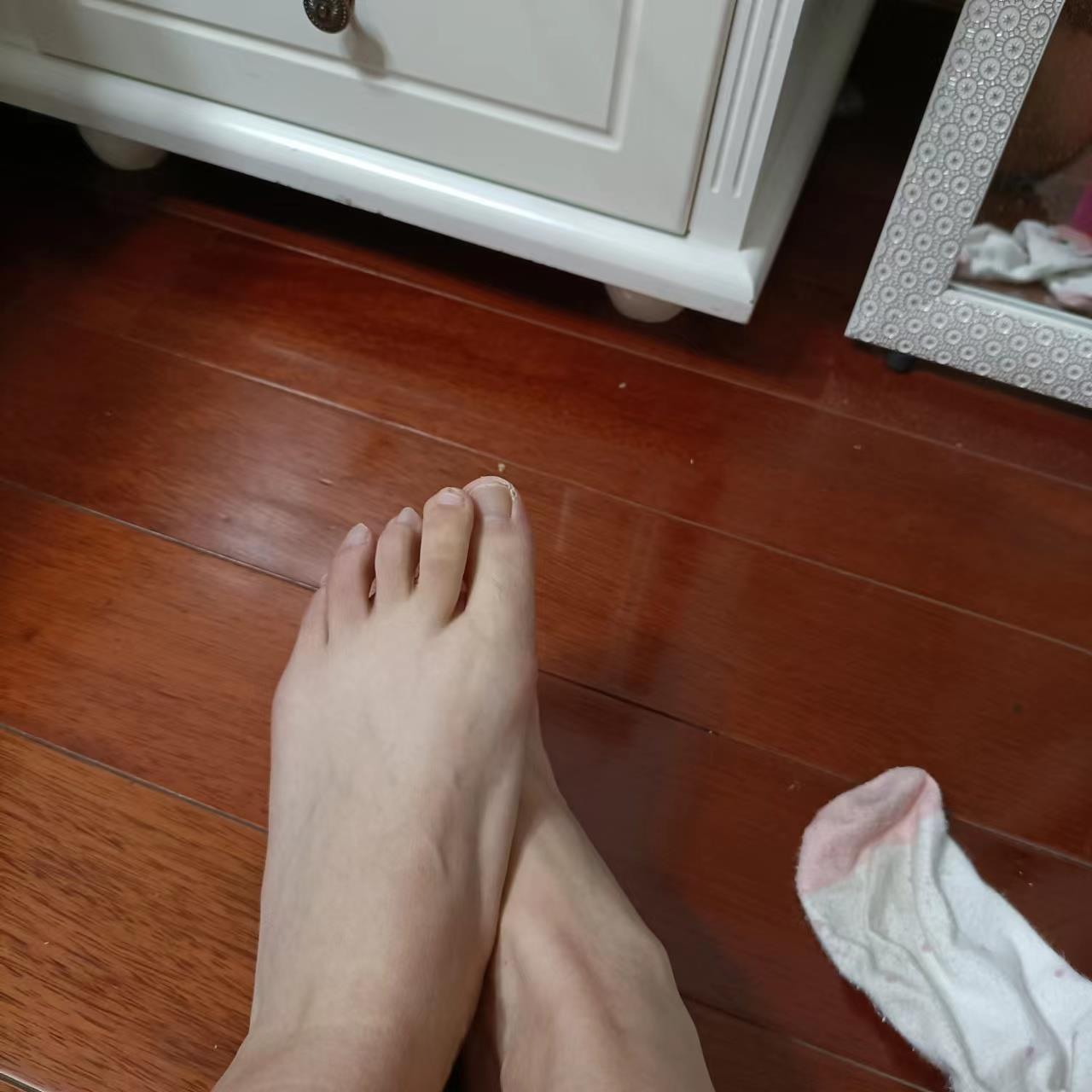 图片[43]-[誉铭传媒]袜足摄影 2022年《8月整合福利》(2) [56P] – 速更版-美库