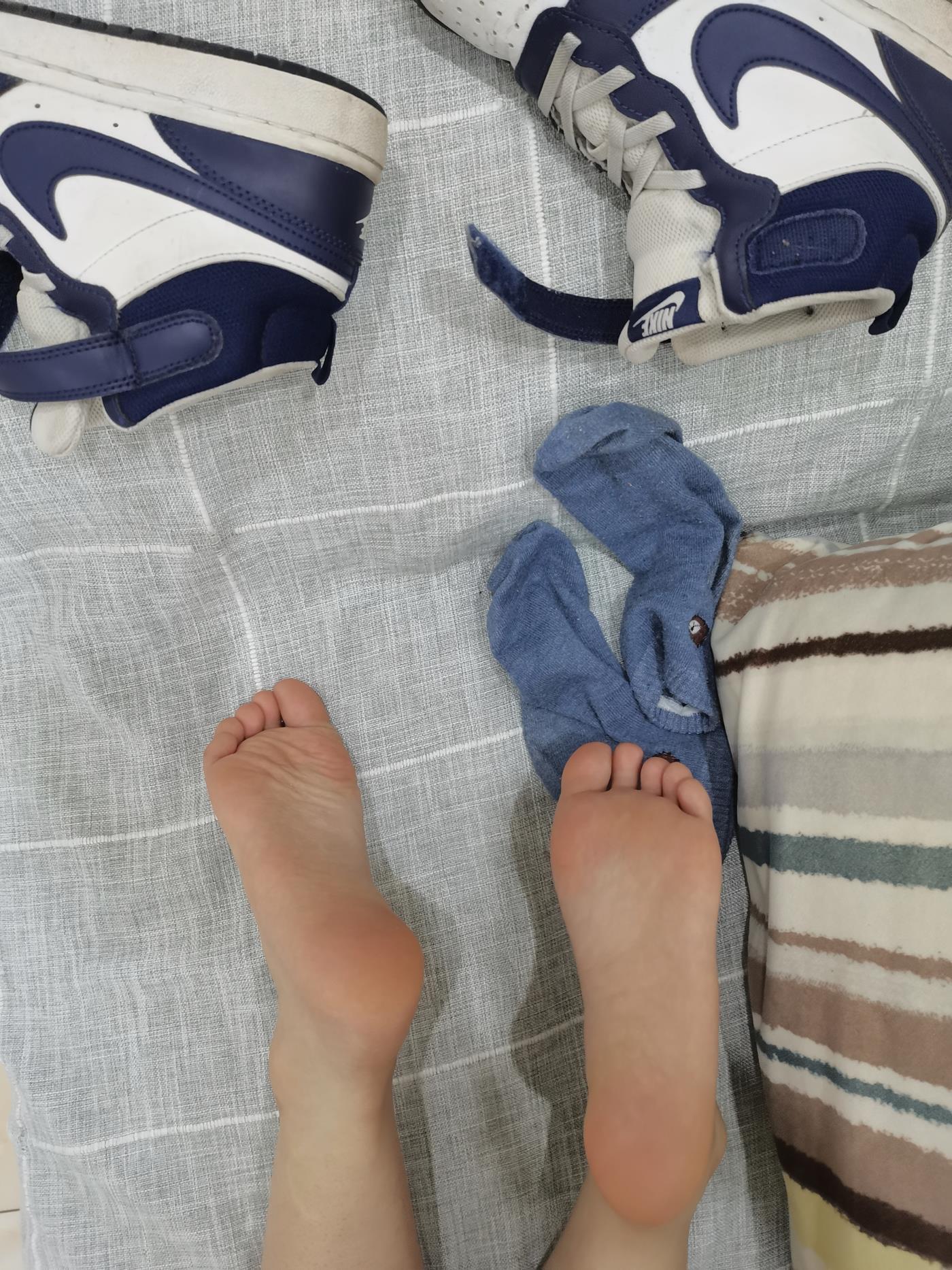 图片[37]-[誉铭传媒]袜足摄影 2022年《8月整合福利》(1) [64P] – 速更版-美库