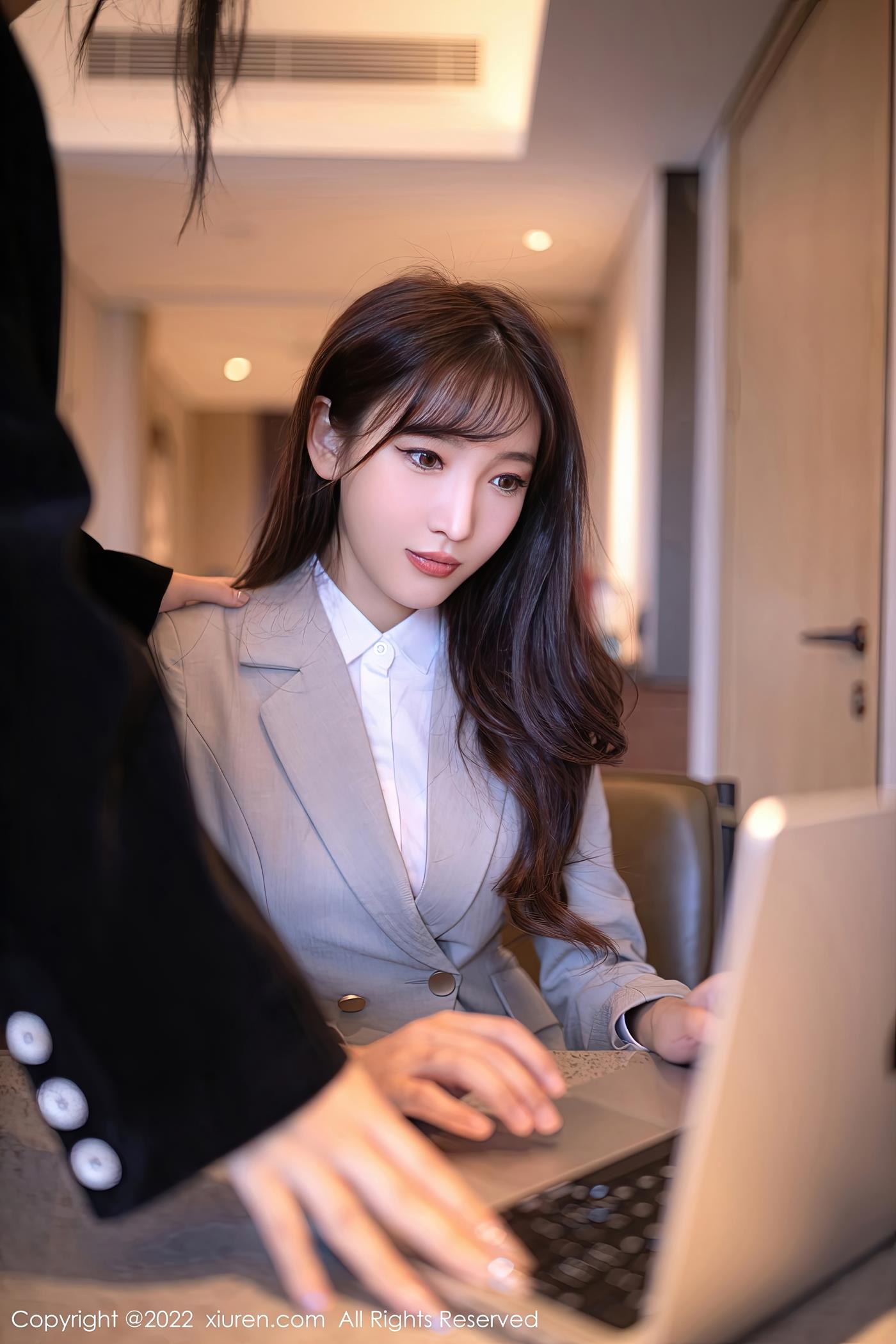 图片[25]-[Xiuren秀人网]2022.11.10 NO.5840 陆萱萱[26+1P] – 速更版-美库