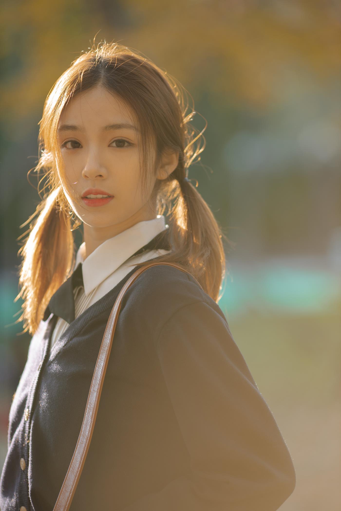 图片[17]-[YITUYU艺图语] 2022.01.19 秋天，陪你一起看银杏 朱云慧大魔王 [28P] – 速更版-美库