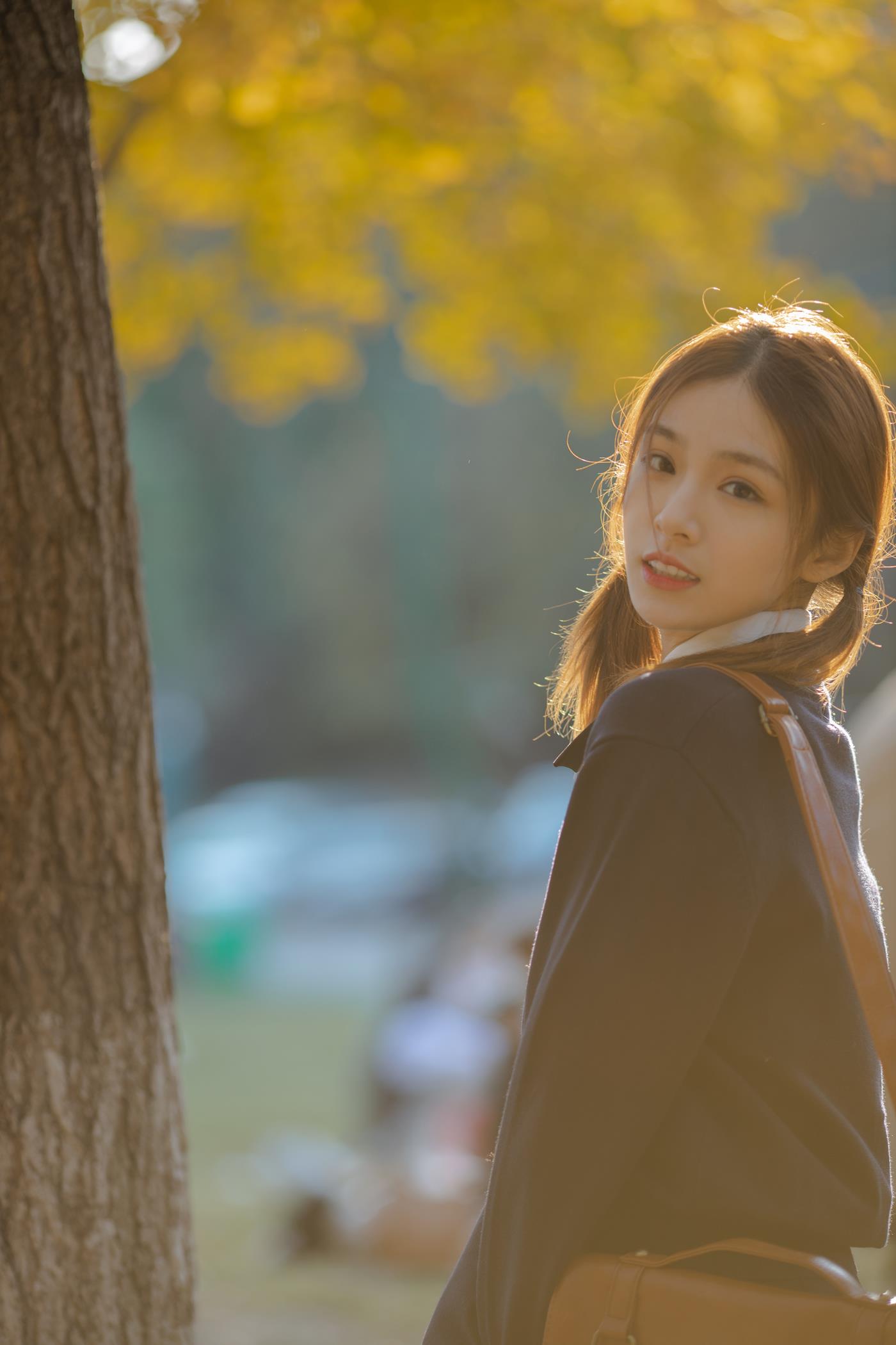 图片[28]-[YITUYU艺图语] 2022.01.19 秋天，陪你一起看银杏 朱云慧大魔王 [28P] – 速更版-美库