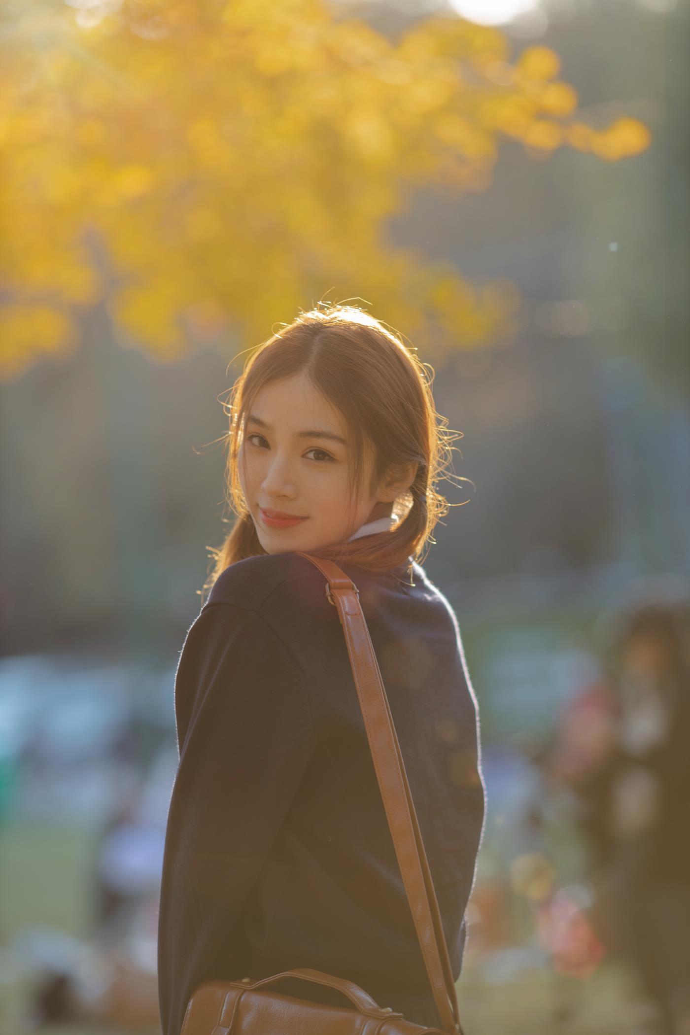 图片[29]-[YITUYU艺图语] 2022.01.19 秋天，陪你一起看银杏 朱云慧大魔王 [28P] – 速更版-美库