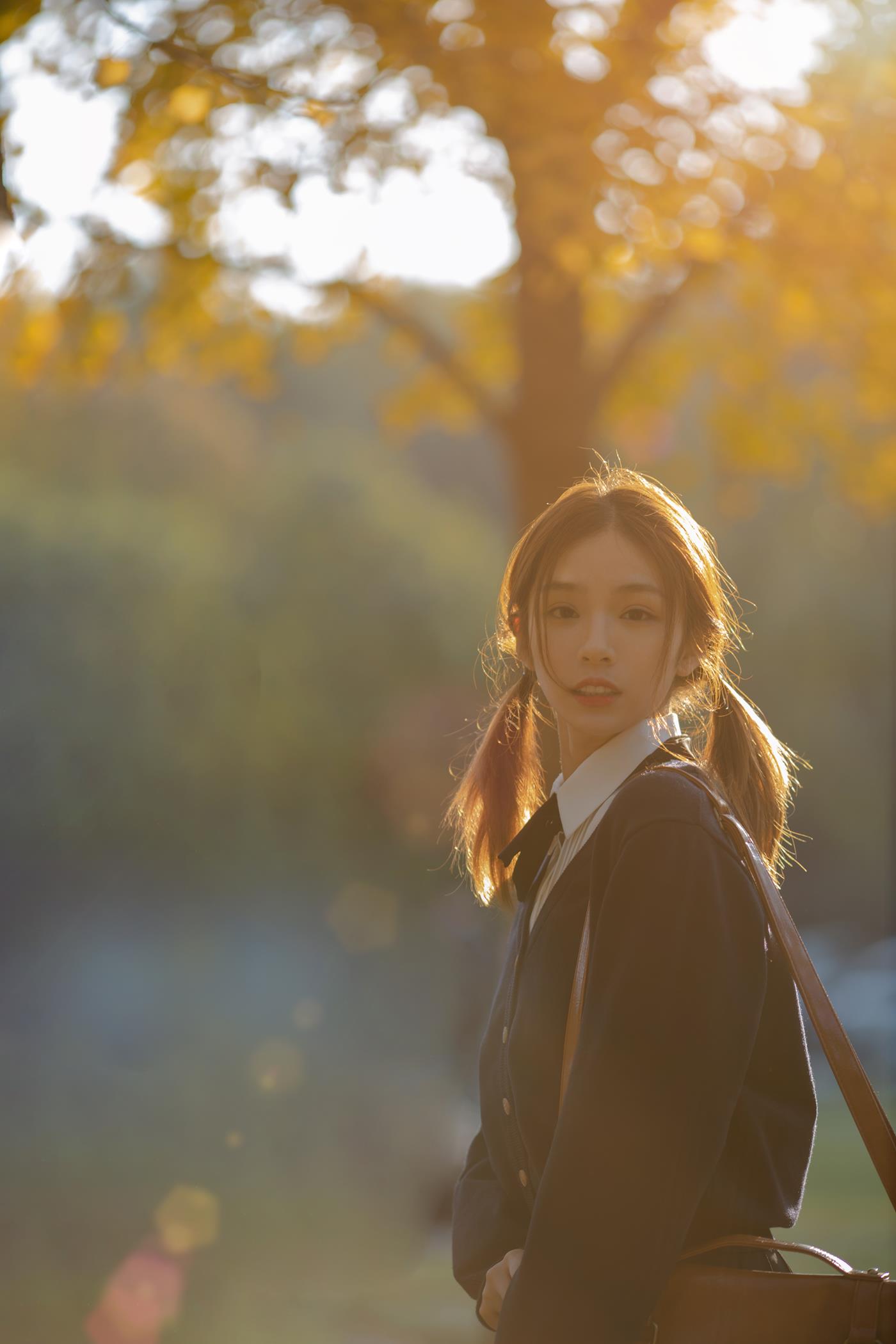 图片[30]-[YITUYU艺图语] 2022.01.19 秋天，陪你一起看银杏 朱云慧大魔王 [28P] – 速更版-美库