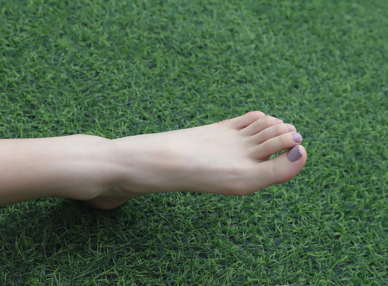 图片[24]-Pary摄影 NO.005 使出混身解数终于哄得表妹拍了套吊带美脚（1）[85P] – 速更版-美库