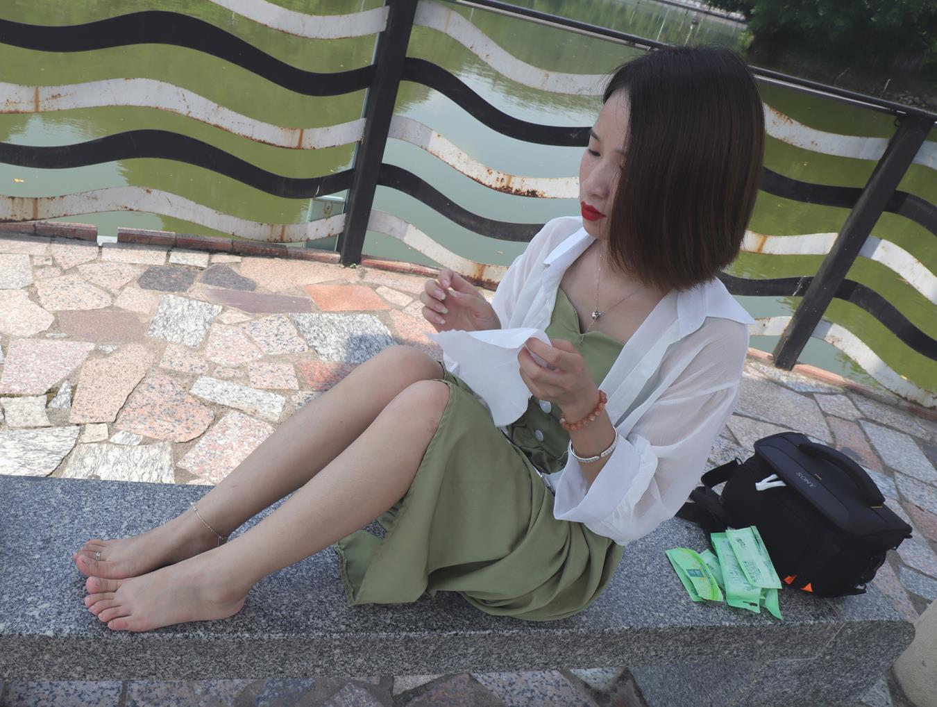 图片[10]-Pary摄影 NO.006 气质美少妇嫣茹在湖中亭大方秀脚[135P] – 速更版-美库