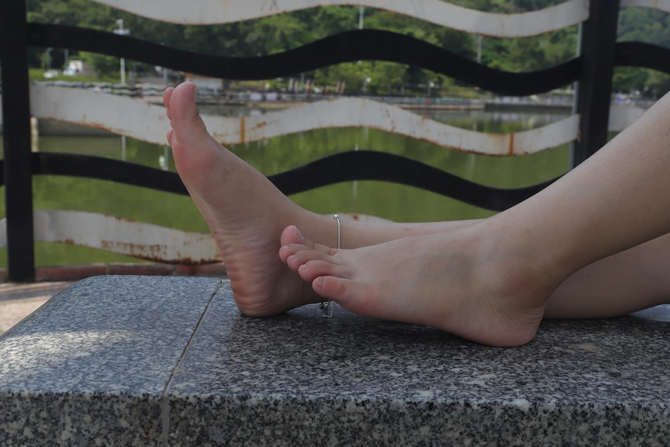 图片[15]-Pary摄影 NO.006 气质美少妇嫣茹在湖中亭大方秀脚[135P] – 速更版-美库