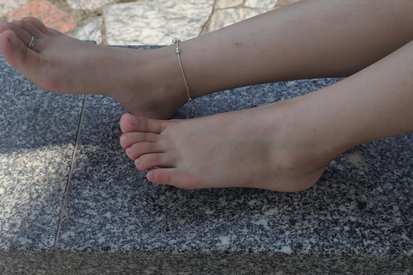 图片[24]-Pary摄影 NO.006 气质美少妇嫣茹在湖中亭大方秀脚[135P] – 速更版-美库