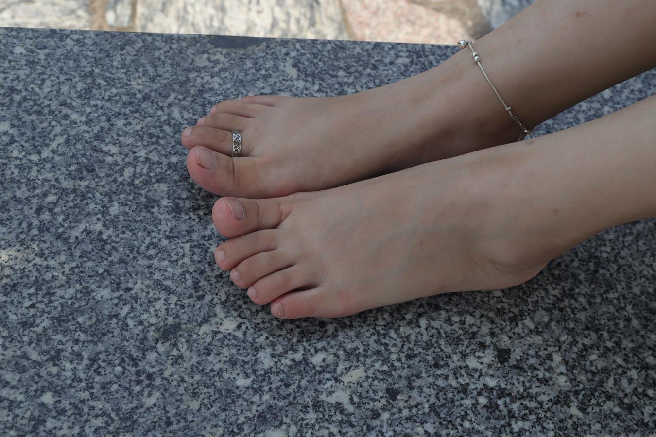 图片[26]-Pary摄影 NO.006 气质美少妇嫣茹在湖中亭大方秀脚[135P] – 速更版-美库