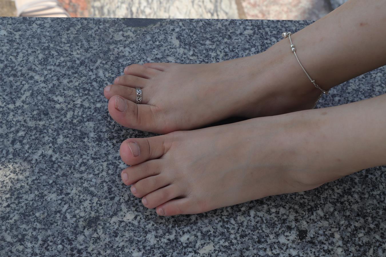 图片[28]-Pary摄影 NO.006 气质美少妇嫣茹在湖中亭大方秀脚[135P] – 速更版-美库