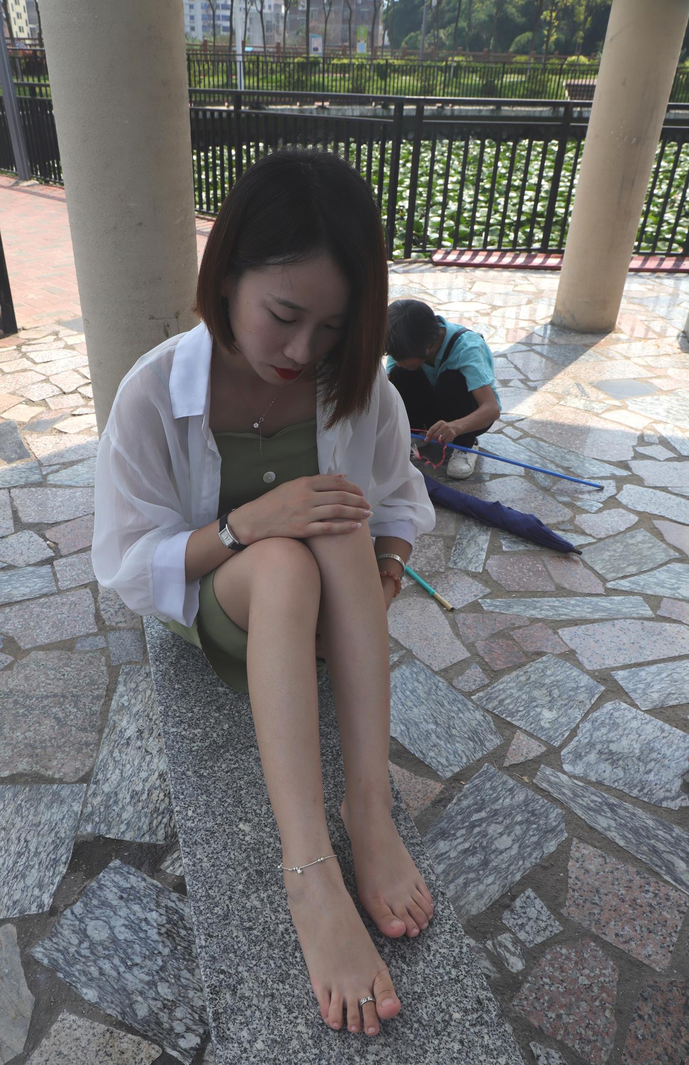 图片[66]-Pary摄影 NO.006 气质美少妇嫣茹在湖中亭大方秀脚[135P] – 速更版-美库