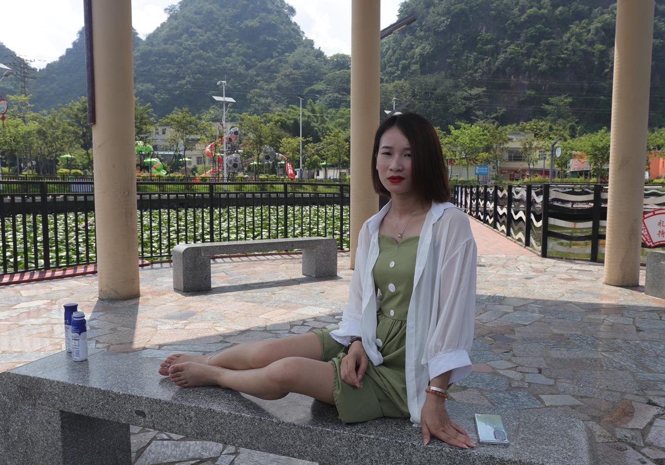 图片[111]-Pary摄影 NO.006 气质美少妇嫣茹在湖中亭大方秀脚[135P] – 速更版-美库