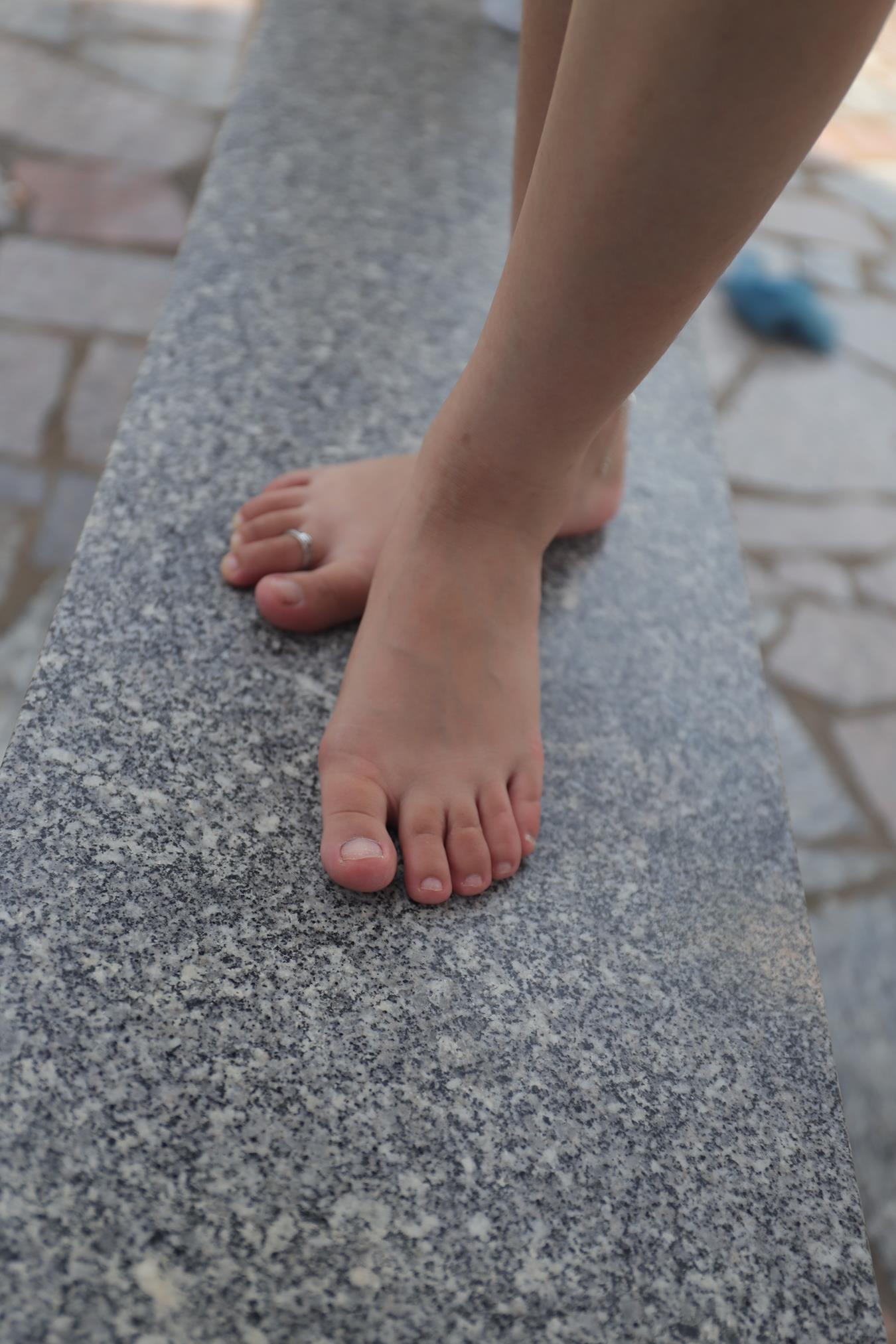 图片[115]-Pary摄影 NO.006 气质美少妇嫣茹在湖中亭大方秀脚[135P] – 速更版-美库