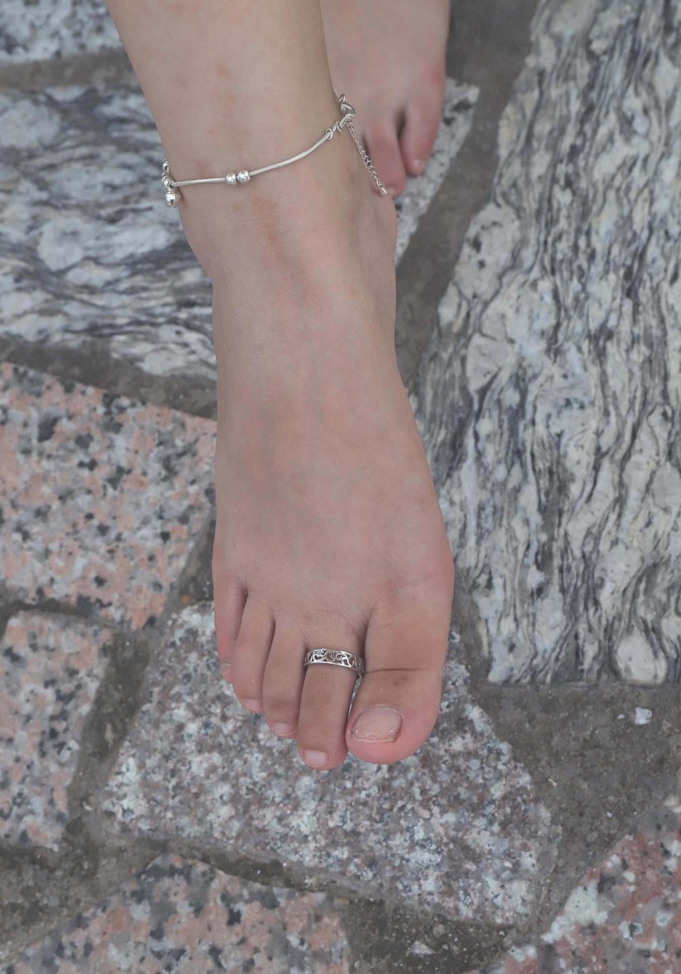 图片[133]-Pary摄影 NO.006 气质美少妇嫣茹在湖中亭大方秀脚[135P] – 速更版-美库