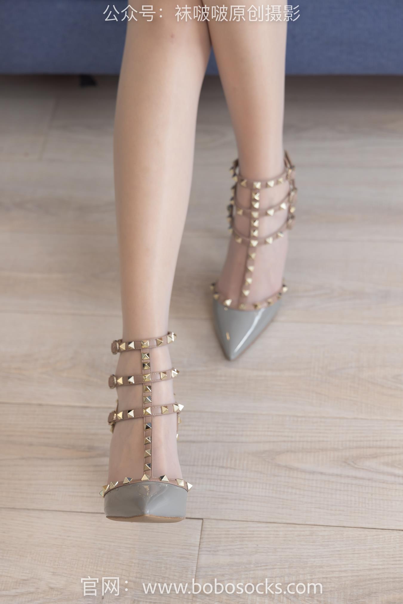 图片[121]-[BoBoSocks袜啵啵]NO.153 小甜豆-华伦天奴高跟鞋、油亮肉丝、油亮白丝、圣诞服[140P] – 速更版-美库