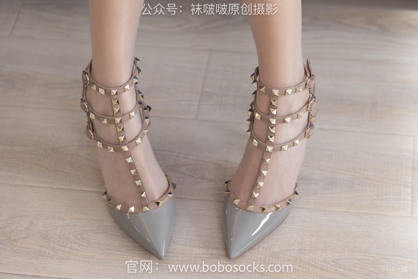 图片[122]-[BoBoSocks袜啵啵]NO.153 小甜豆-华伦天奴高跟鞋、油亮肉丝、油亮白丝、圣诞服[140P] – 速更版-美库