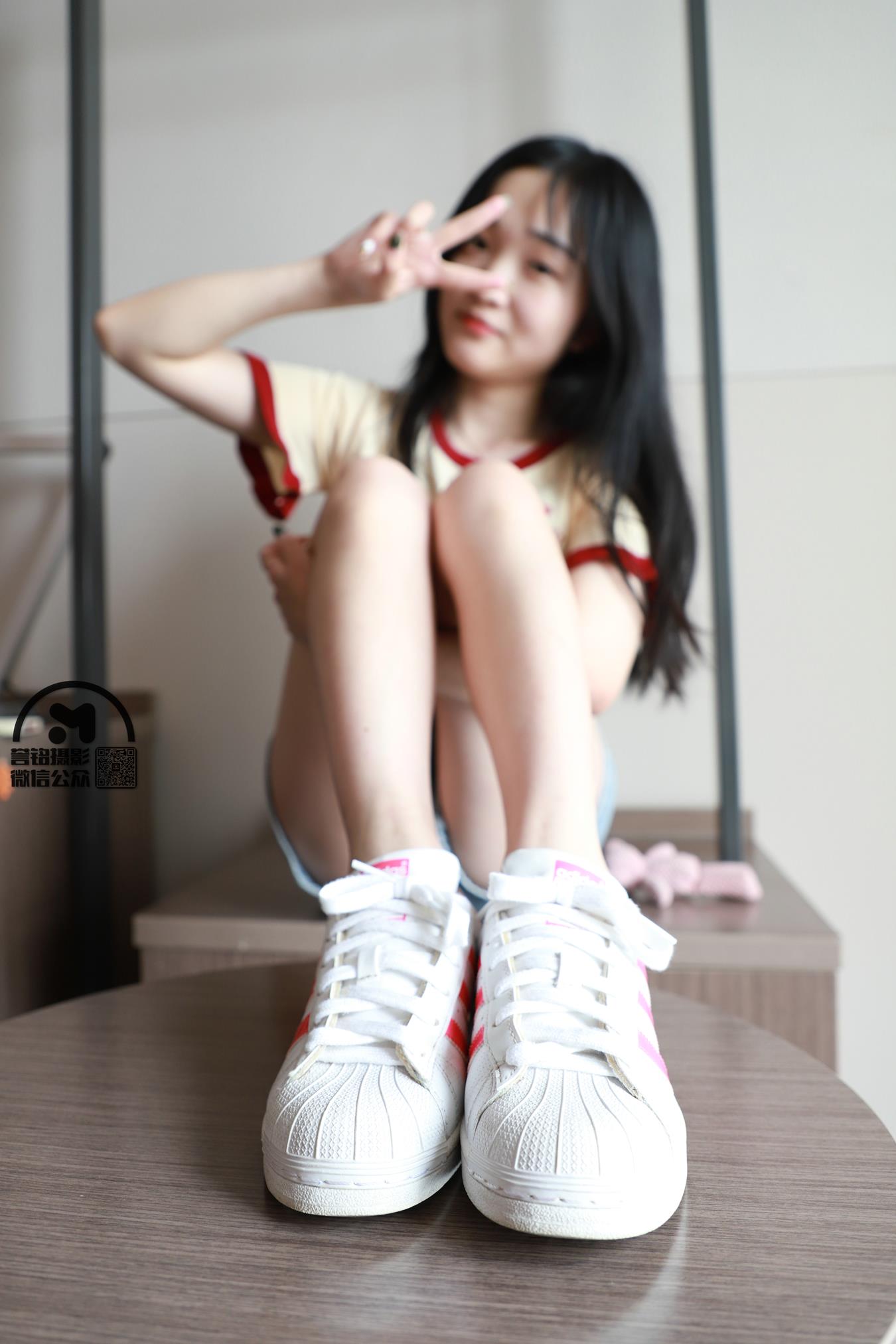 图片[32]-[誉铭传媒]袜足摄影 2021年 第十四期挠脚作品[40P] – 速更版-美库