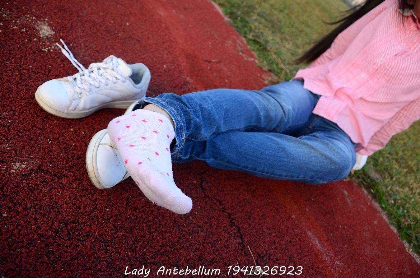 图片[79]-[战前女神] 美腿美足精品摄影套图 003 (1) [84P] – 速更版-美库