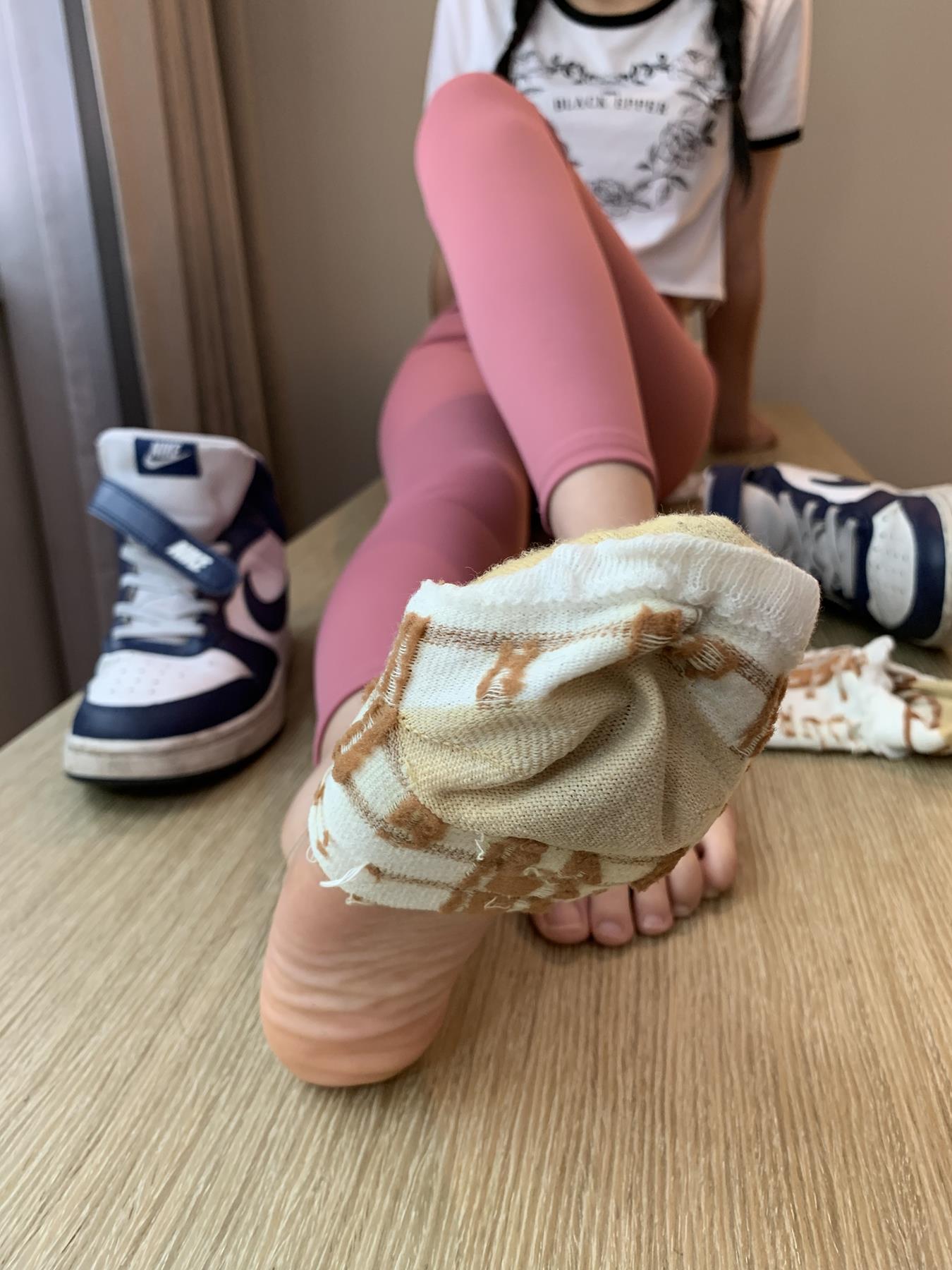 图片[35]-誉铭传媒袜足摄影 2022.10月份整合福利 (1) [64P] – 速更版-美库