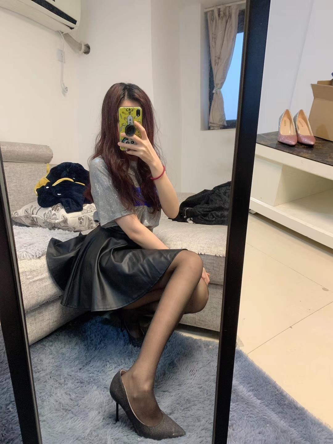 图片[11]-提袜少女微信朋友圈收费资源合集2-1 [120P] – 速更版-美库