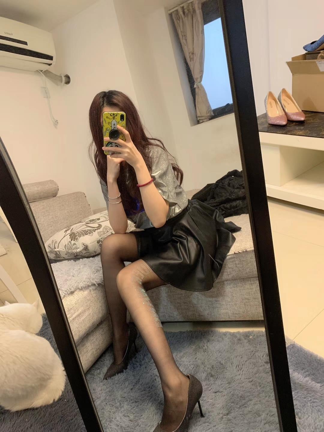 图片[13]-提袜少女微信朋友圈收费资源合集2-1 [120P] – 速更版-美库