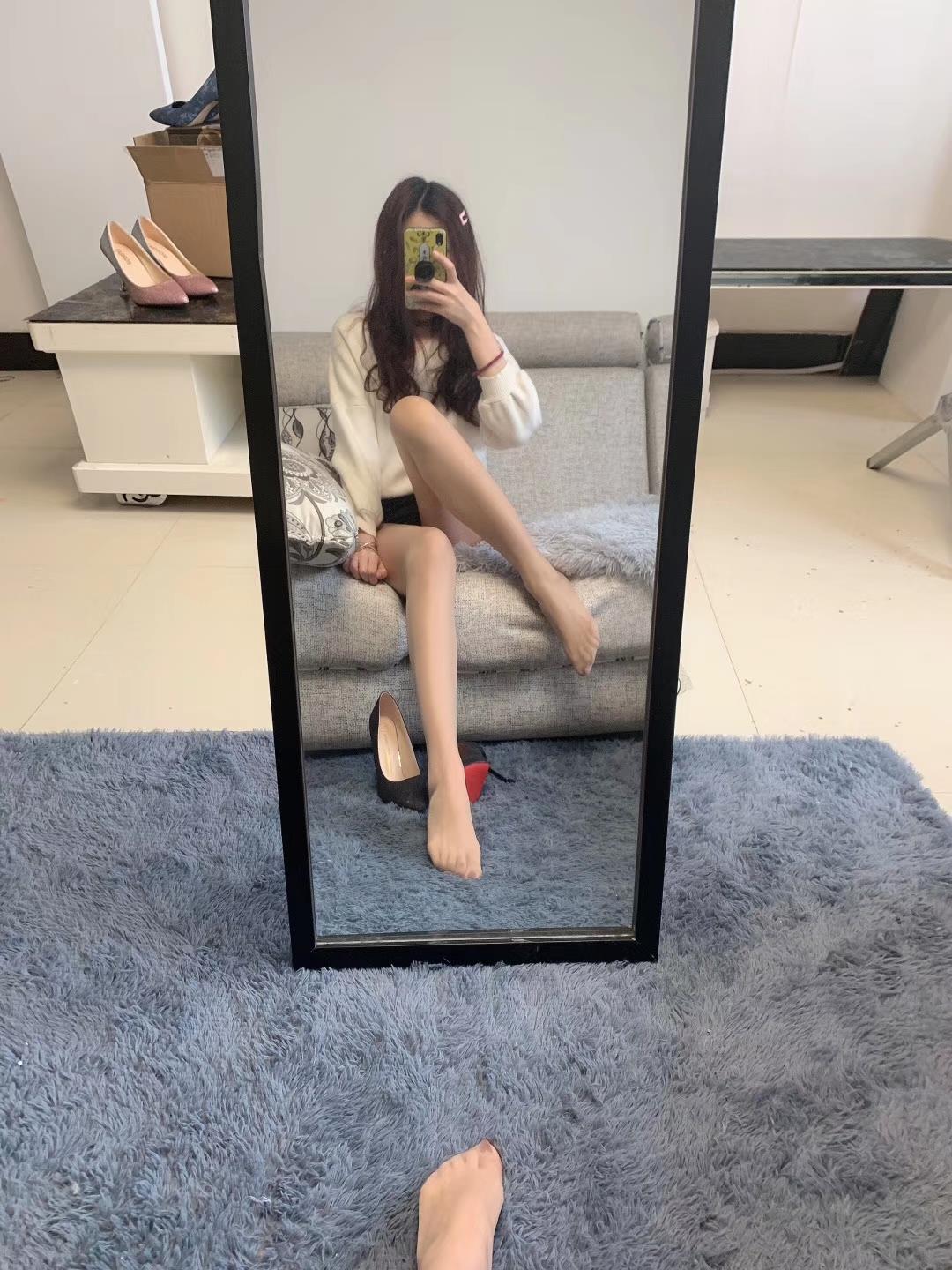 图片[14]-提袜少女微信朋友圈收费资源合集2-1 [120P] – 速更版-美库